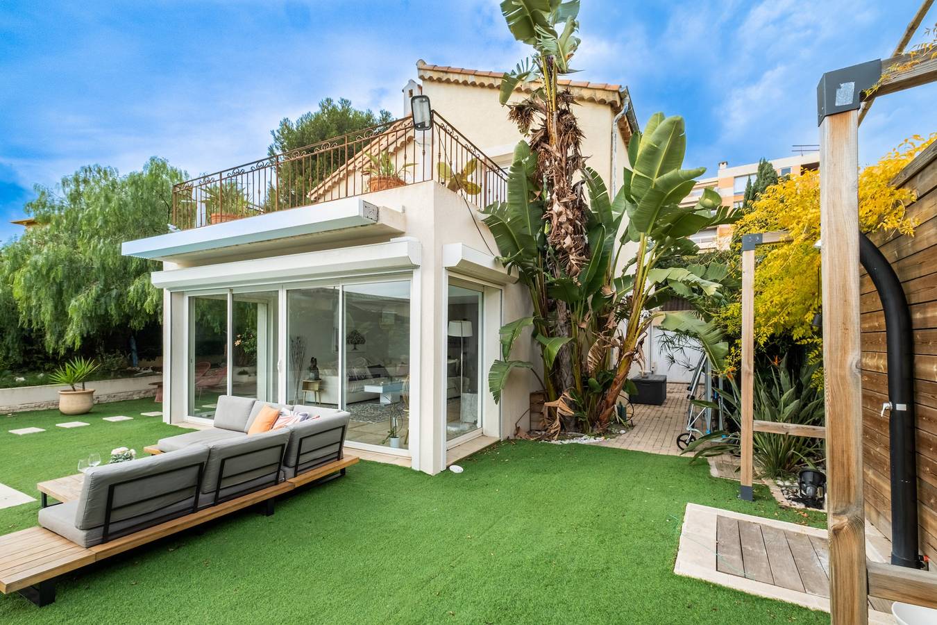Villa for 8 Guests by the Sea with Private Pool, Wi-Fi, and Air Conditioning in Cagnes-sur-Mer, Mediterranean Coast (France)
