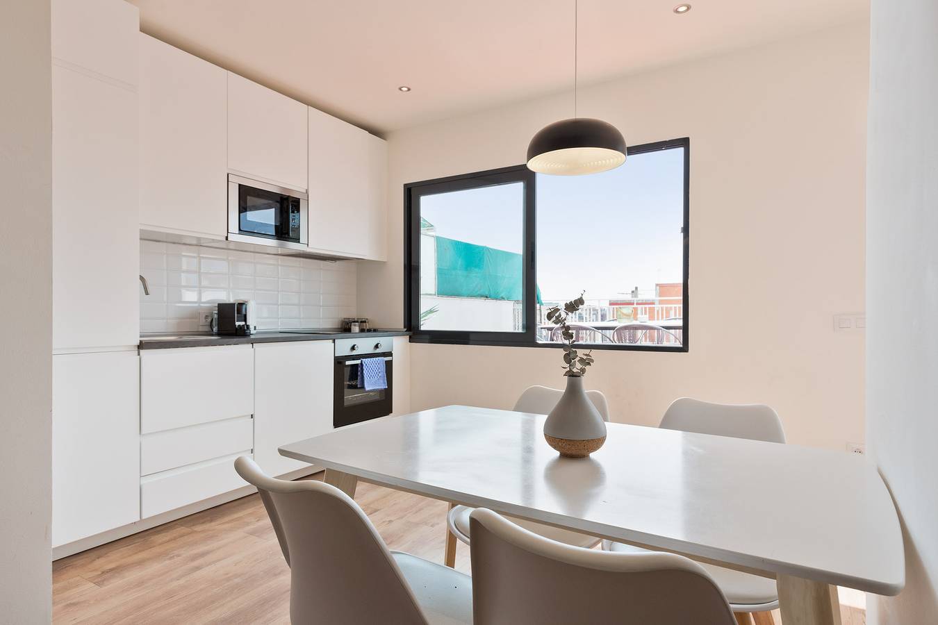 Entire apartment, Urban Chill | 2-Bedroom Apartment with Terrace in Hospitalet de Llobregat, l'Hospitalet de Llobregat