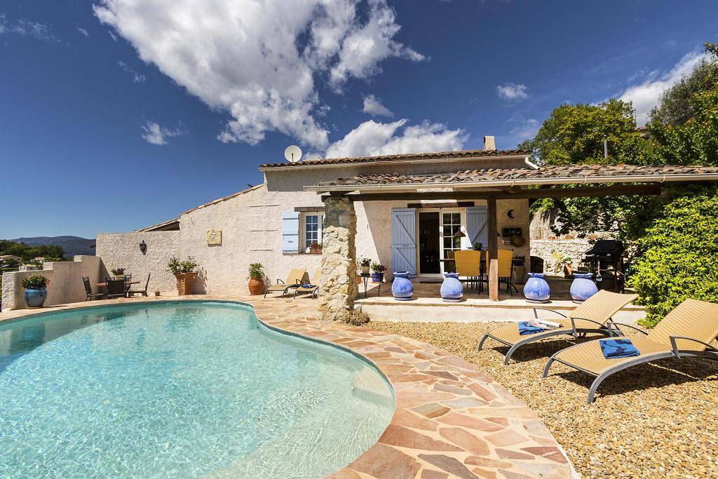 Charmantes Ferienhaus mit Pool in St-Paul-en-Forêt in Saint-Paul-en-Forêt, Mittelmeerküste (Frankreich)