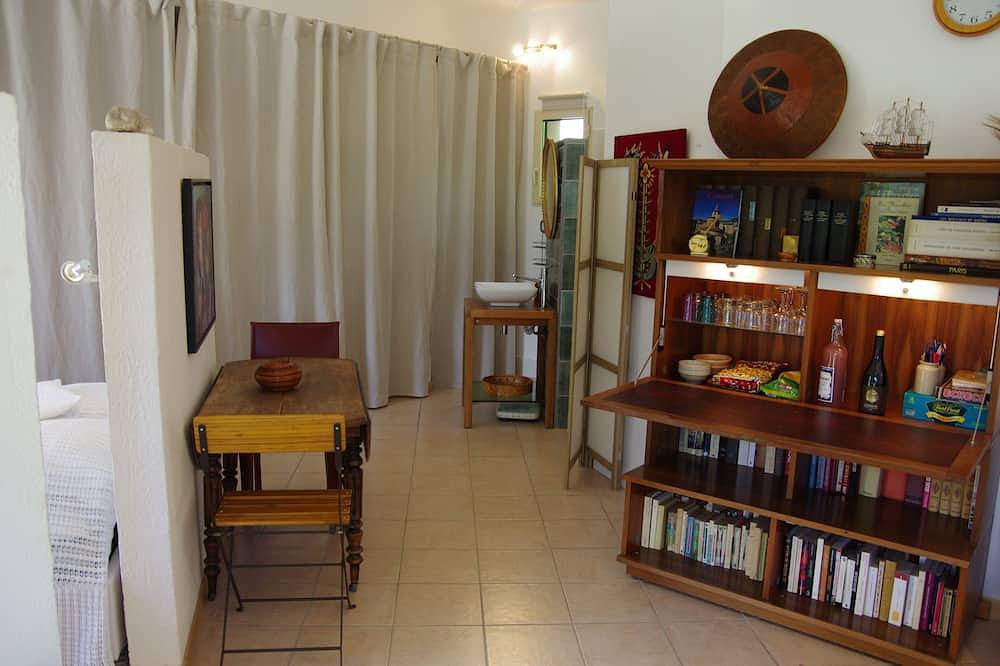 Air-conditioned detached house 60m2 with garden in Sénas, Arles region