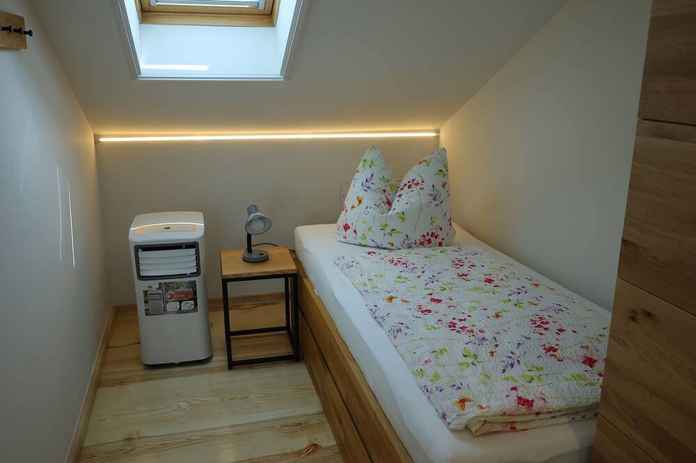 Ganze Wohnung, Ferienwohnung Kleeblatt, 2-6 Personen, 3 Schlafzimmer, 63m² in Chieming, Chiemsee