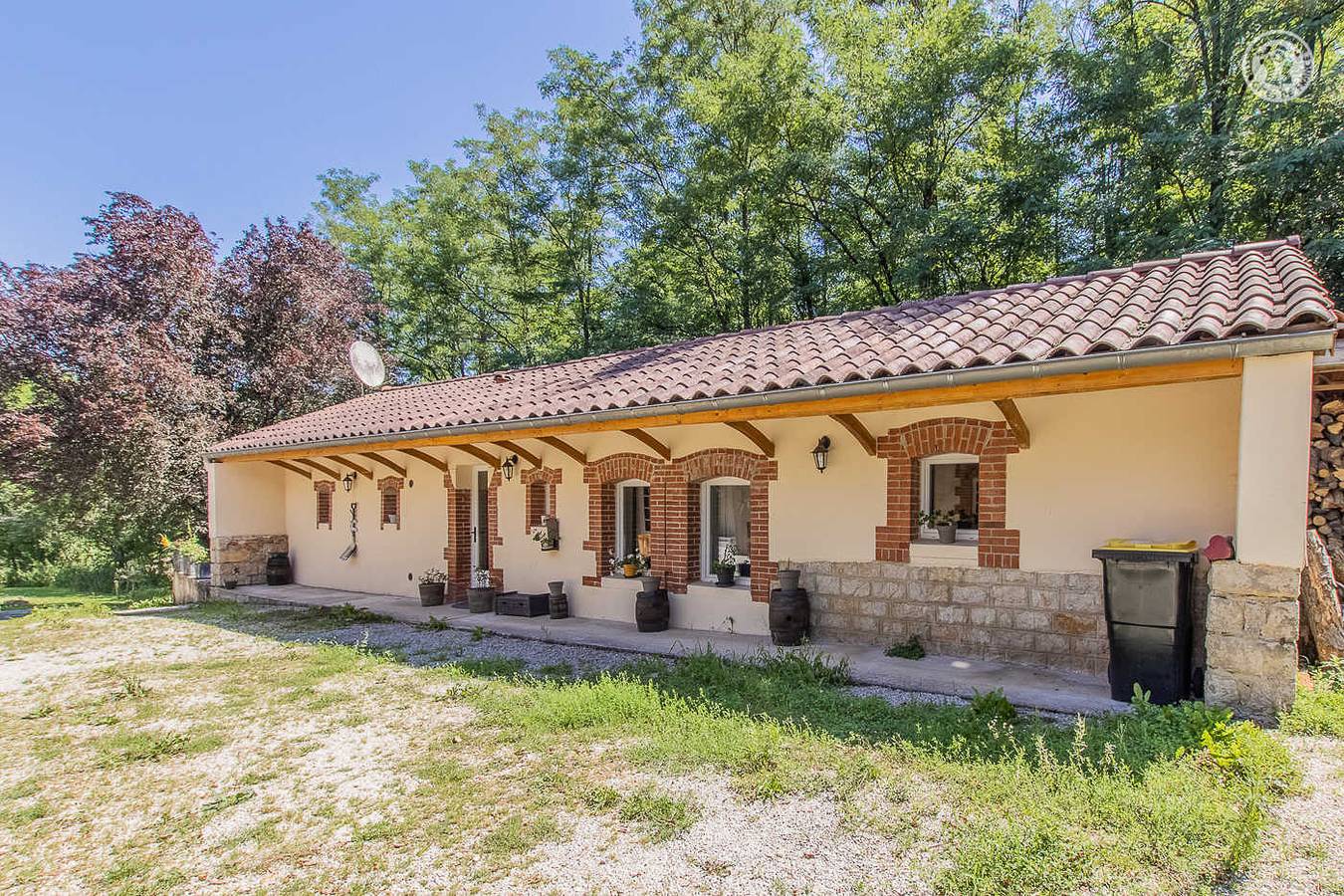 Casa de huéspedes para 4 personas con terraza in Frontenaud, Región de Louhans