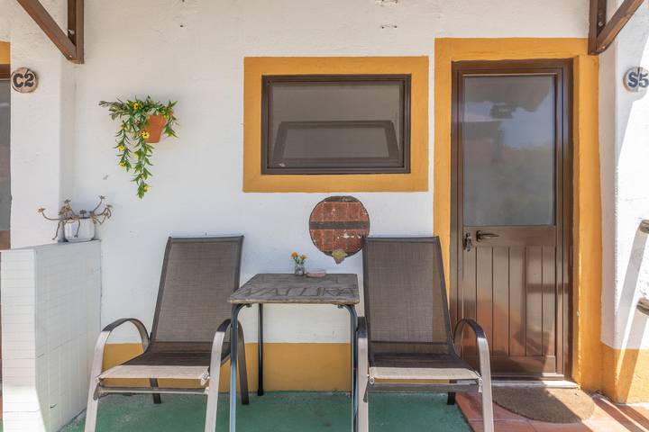 Hel enrumslägenhet, Vila Natura – Secret Retreat S5 with Shared Terrace & Garden, Wi-Fi in Santo António da Charneca, Halbinsel von Setúbal