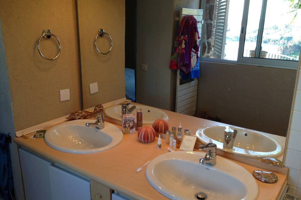 Ganze Wohnung, Am Meer, super Ausblick, 4 Pers., Terrasse, Ruhe, privater Zugang, Parkplatz in Théoule-sur-Mer, Massif de l'Esterel