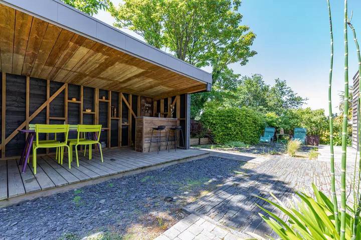 Location de vacances pour 2 personnes, avec terrasse ainsi que piscine et jardin à Cordemais - 3