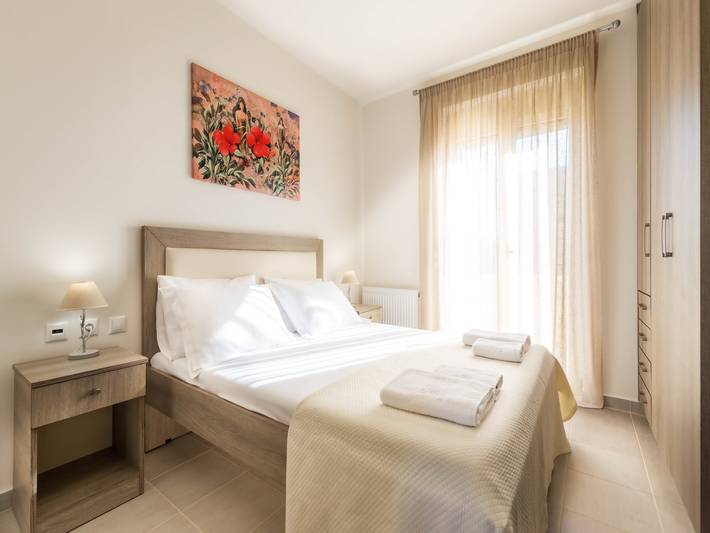 Location de vacances pour 8 personnes, avec balcon ainsi que piscine et jardin, adapté aux familles dans Triopetra - 4