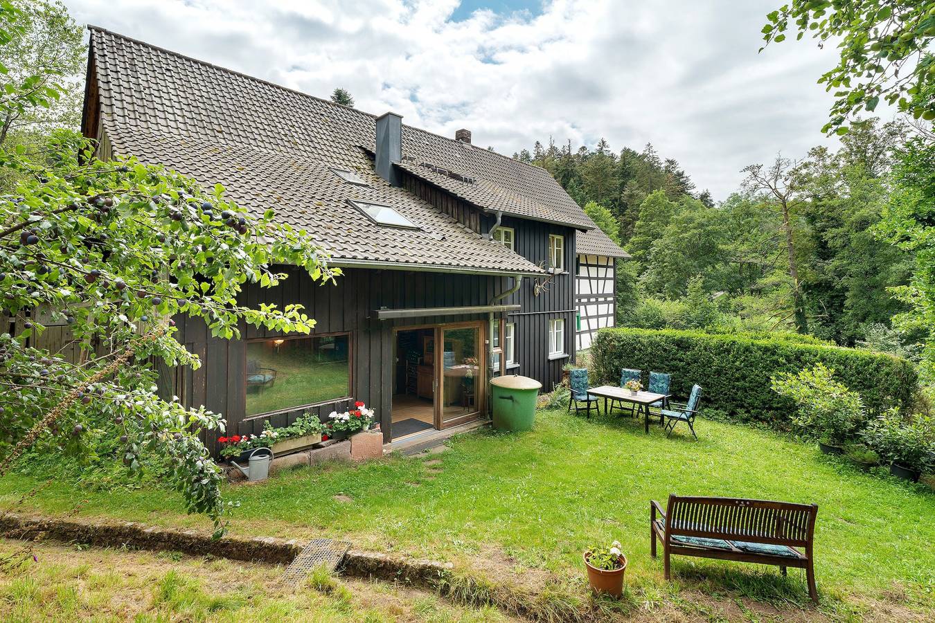 Apartamento entero, Apartamento 'Am Rubach' con terraza compartida, jardín privado y Wi-Fi in Baden-Baden, Northern Black Forest