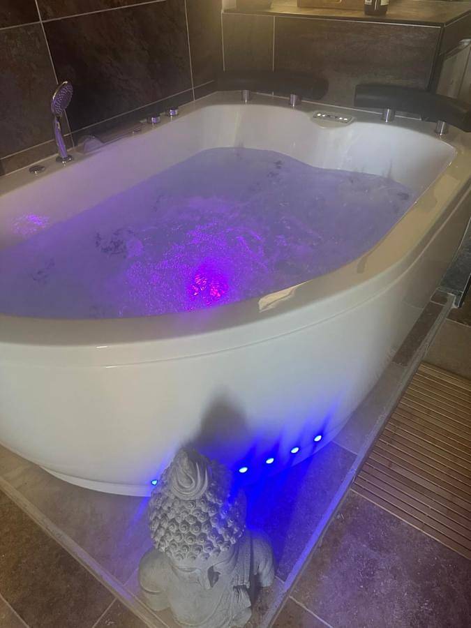 Hôtel pour 2 personnes, avec Jacuzzi et Terrasse ainsi que Jardin et Piscine