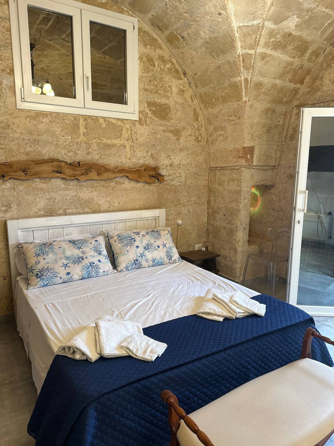 Chambre « Masseria Le Dimore, Stanza 5 » avec piscine partagée, Wi-Fi et climatisation in Baia Verde, Golfe de Tarente