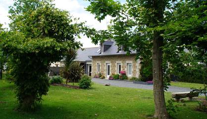 Gîte pour 4 personnes, avec jardin et terrasse à Coëtmieux