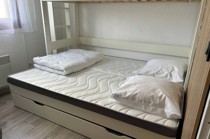 Entire apartment, Aux Angles apartment, lake view, 5 minutes walk from the village center! in Les Angles, Parc naturel régional des Pyrénées catalanes