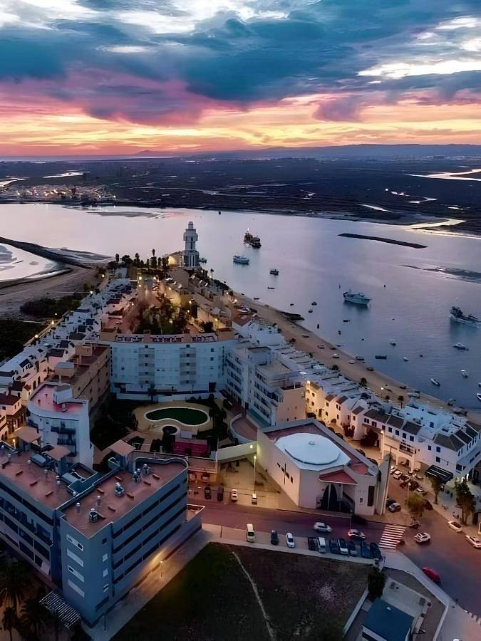 Apartamento inteiro, Two-Bedroom Apartment in Playa de El Cantil (Isla Cristina), Isla Cristina