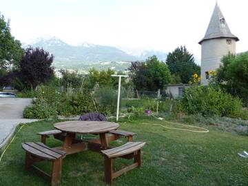 Gîte pour 2 personnes, avec jardin à Embrun