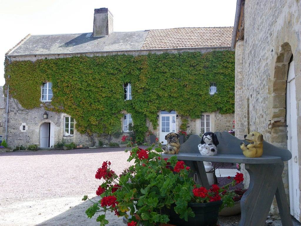 Cm Les Vignets, chambres et tables d'hôtes - Chambre 2 familiale, salle de bain privée in Saint-Exupère-en-Bessin, Région de Bayeux