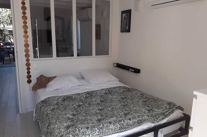 Charmante maison pierre à La Capte, Presqu'ile de Giens 150m plage sable blanc in La Capte, Hyeres