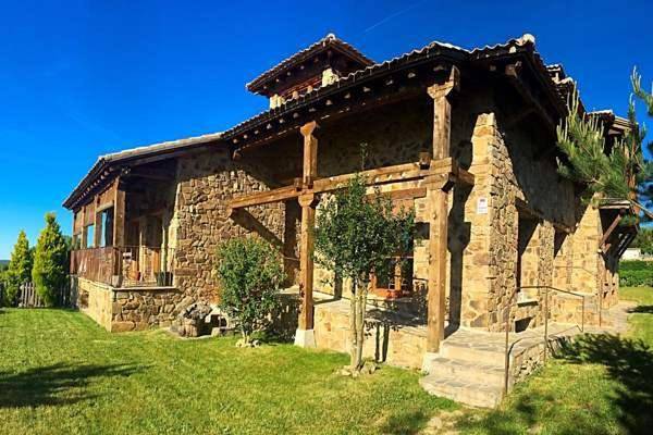 Casa rural para 15 personas, con Balcón y Piscina en Gargantilla del Lozoya y Pinilla de Buitrago - 2