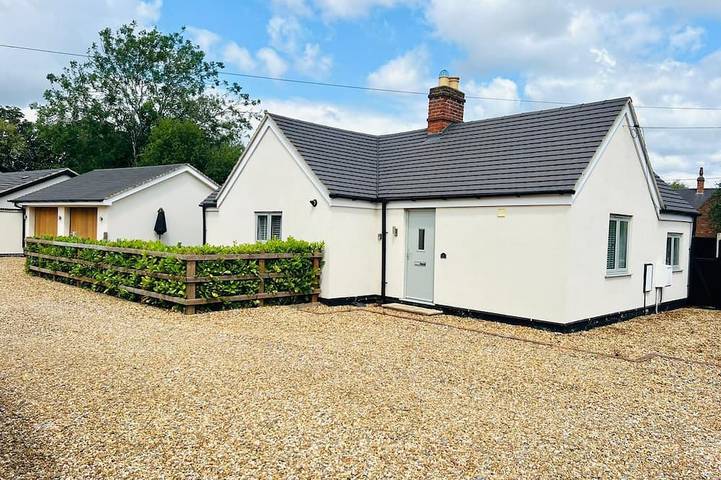 Glamping for 6 people, with garden, with pets in Leicestershire