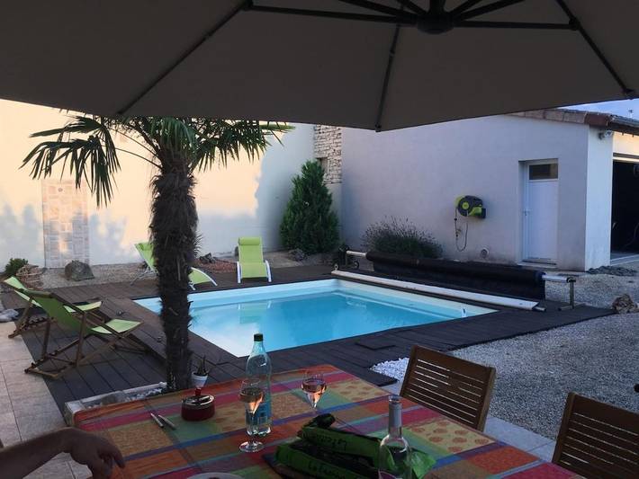 Location de vacances pour 6 personnes, avec Terrasse ainsi que Jardin et Piscine dans Cissé