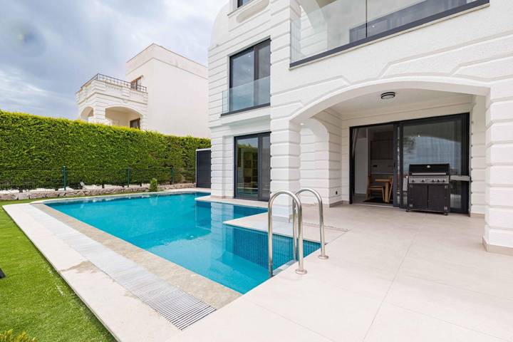 Location de vacances pour 8 personnes, avec vue sur l’océan ainsi que jardin et vue à Bodrum - 3