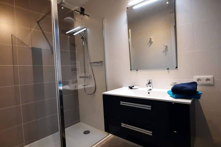 Appartement entier, Bel Appartement de  43 m2  - Bord De Plage - 3 étoiles in Bénodet, Région de Quimper