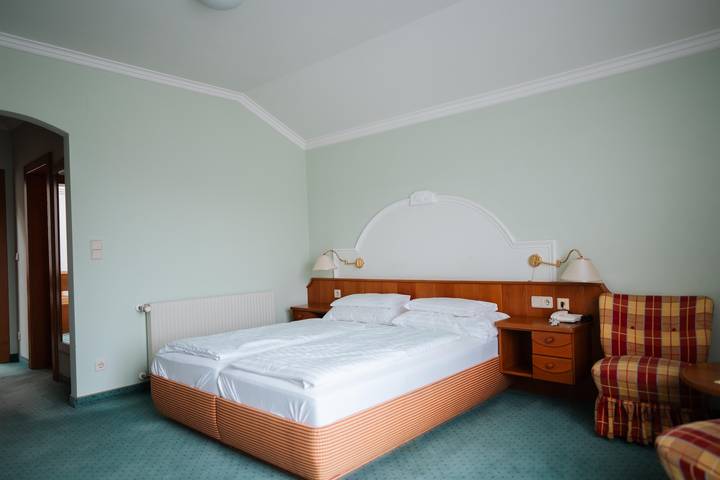 Hotel für 2 Personen, mit Balkon und Terrasse sowie Garten und Pool am Faaker See - 4
