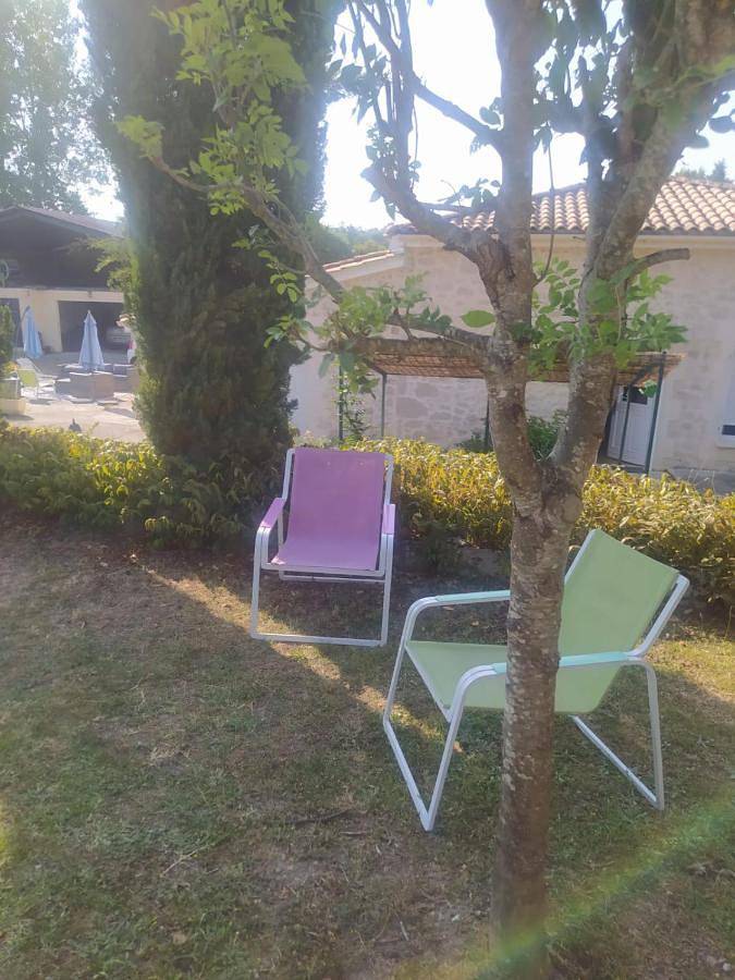 Location de vacances pour 2 personnes, avec terrasse et jardin à Le Fouilloux - 2