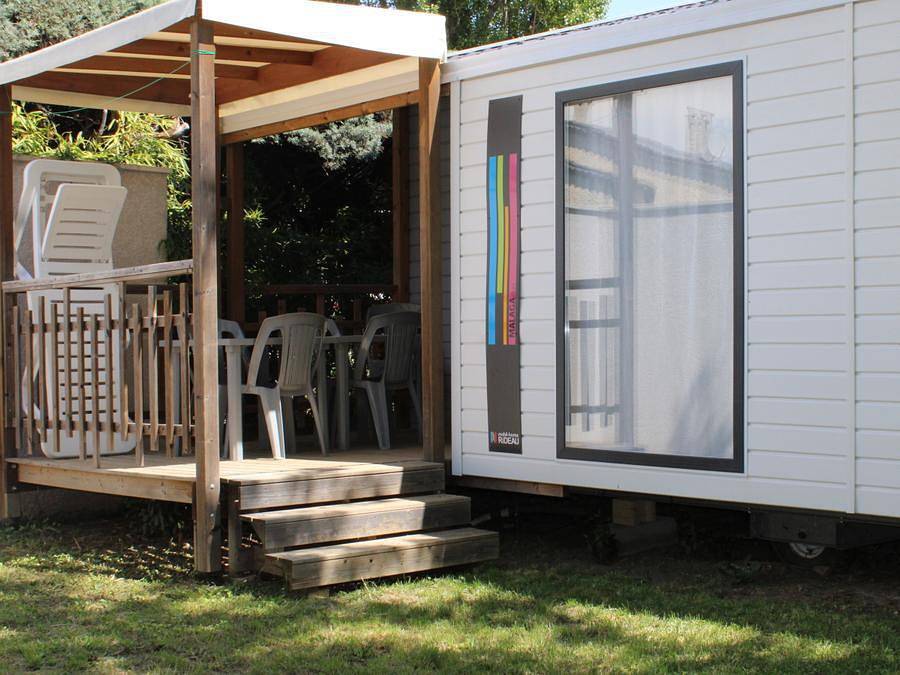 Flower Camping Les Paillotes en Ardeche - Mobilheim 7 personen - Family 32m² Premium (3 Schlafz. - 7 Pers.) + Klimaanlage + Lv + Überdachte Terrasse in Ruoms, Ardèche
