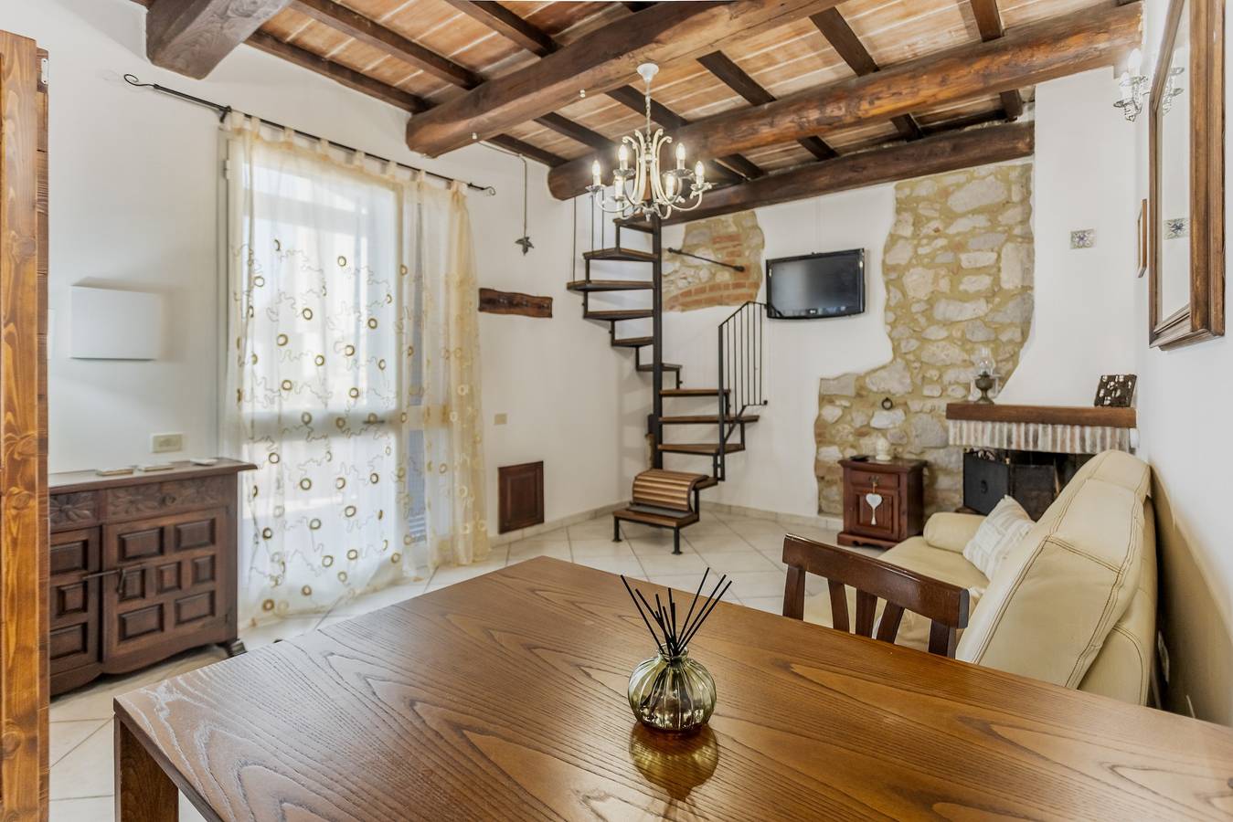 Apartamento entero, Apartamento 'B' con terraza privada, Wi-Fi y aire acondicionado in Grosseto, Provincia de Grosseto