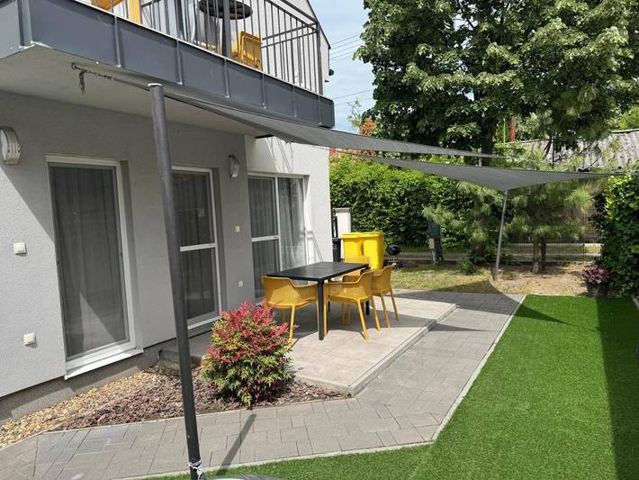Ferienwohnung für 2 Personen, mit Terrasse und Garten in Balatonlelle