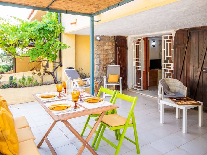 Vakantiewoning voor 4 personen, with Balkon and Terras as well as Tuin in La Maddalena