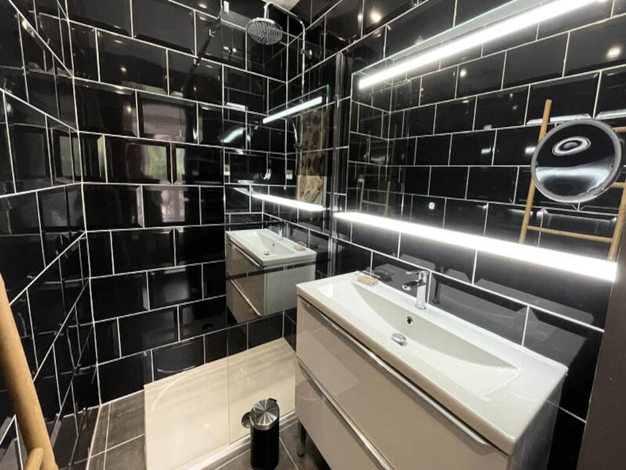 Entire apartment, House in Chambeuil near Lioran Ski Slopes in Laveissière, Volcans d'Auvergne Regional Nature Park