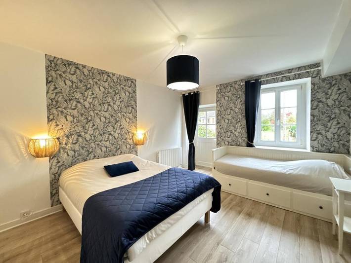 Location de vacances pour 12 personnes, avec jardin à Yvré-l'Évêque