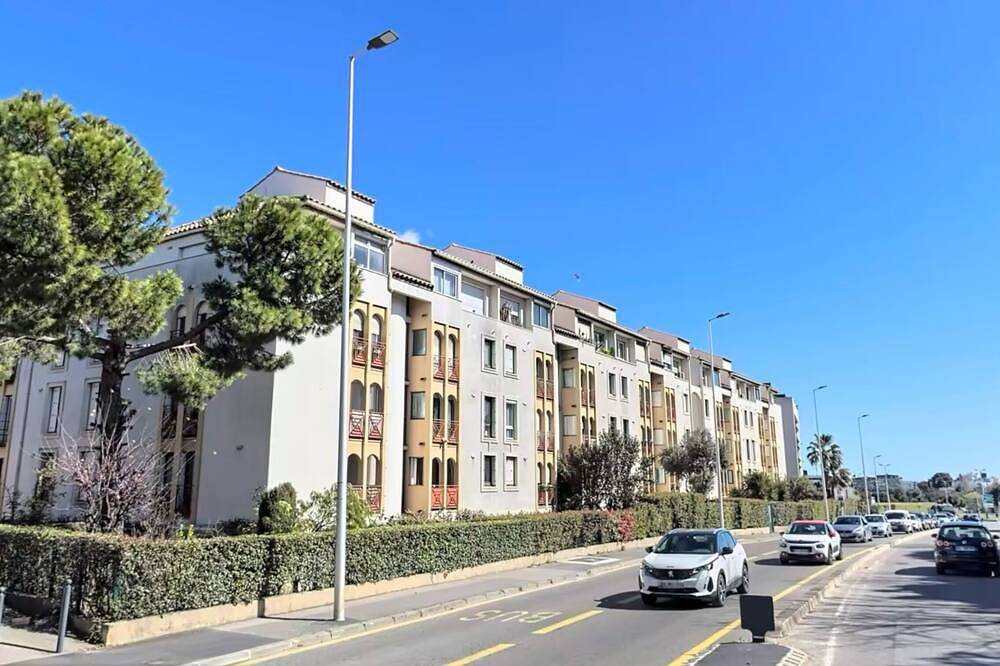 Entire apartment, Large air-conditioned apartment between the beach and the center of Montpellier in Croix d'Argent, Montpellier