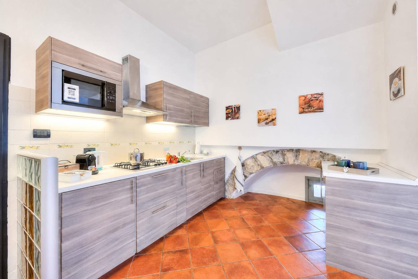 Appartamento intero, Volo Di Gabbiani: Lakefront Arona Apartment with Terrace in Arona (Lago Maggiore), Comune di Arona
