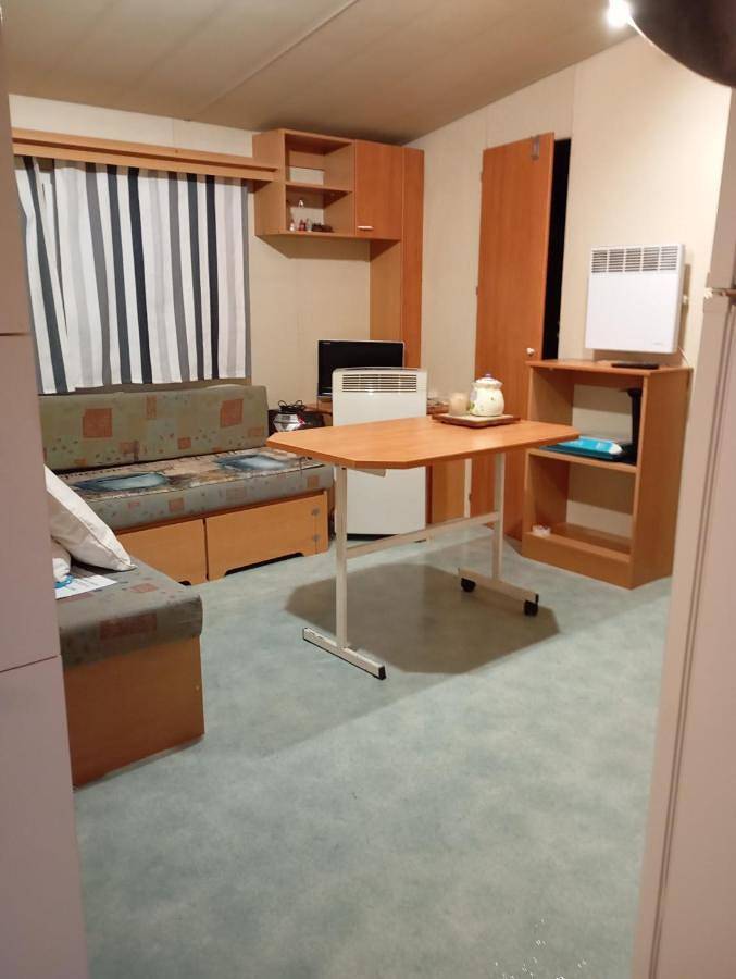 Camping pour 6 personnes, avec piscine ainsi que terrasse et jardin, animaux acceptés