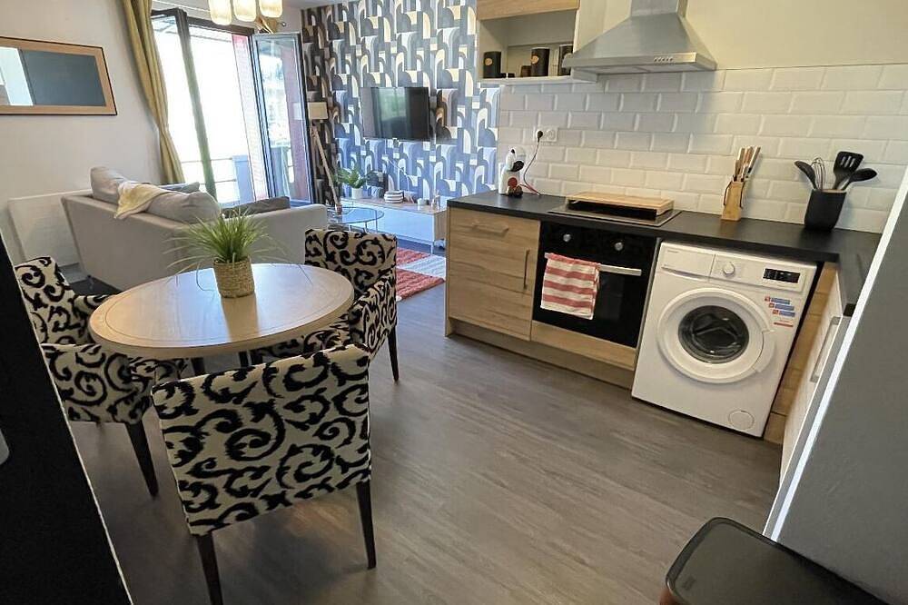 Entire apartment, Apartment t2 floor at the edge of the lot in Espalion, Massif Central
