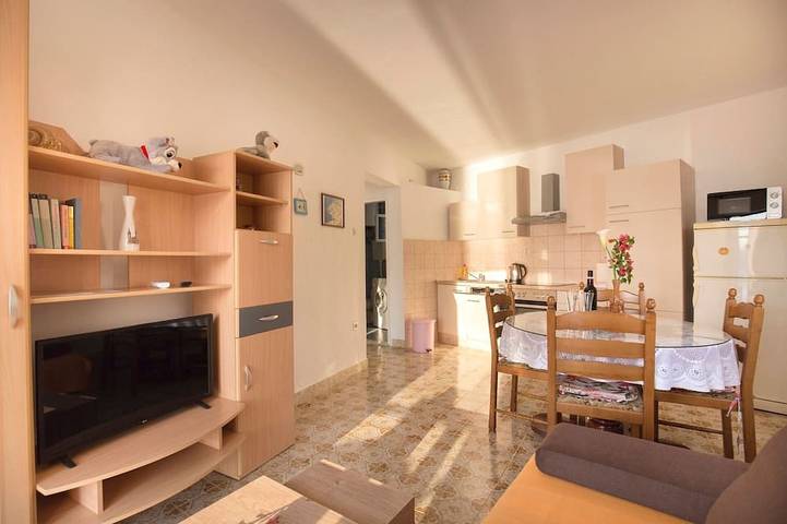 Ganze Wohnung, 1-Zimmer-Ferienwohnung am Strand Vis in Vis Stadt, Vis (Dalmatien)