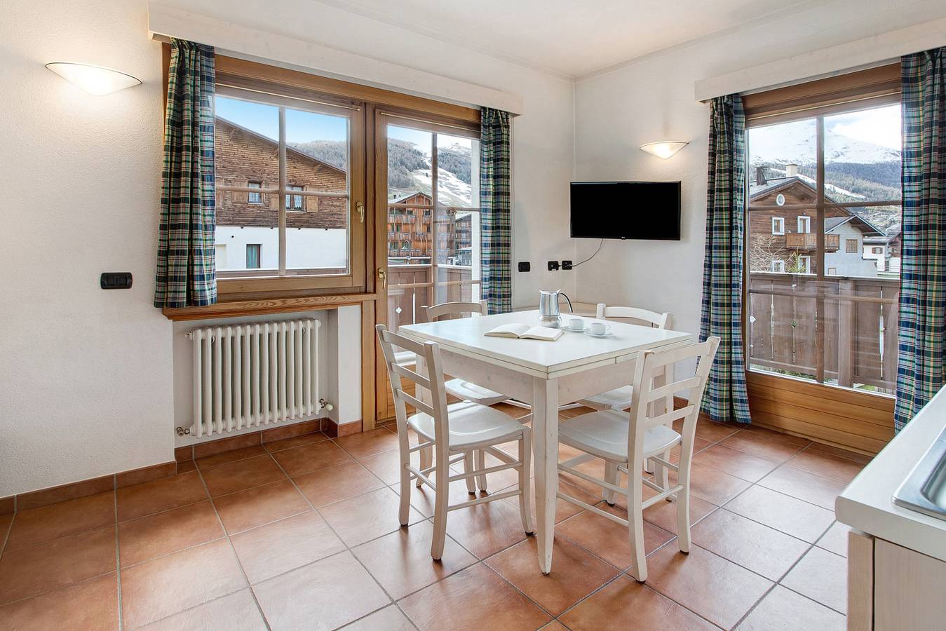Entire apartment, Apartment 'Baita Valandrea 1' with Mountain View, Shared Garden and Wi-Fi in Livigno (Town), Livigno