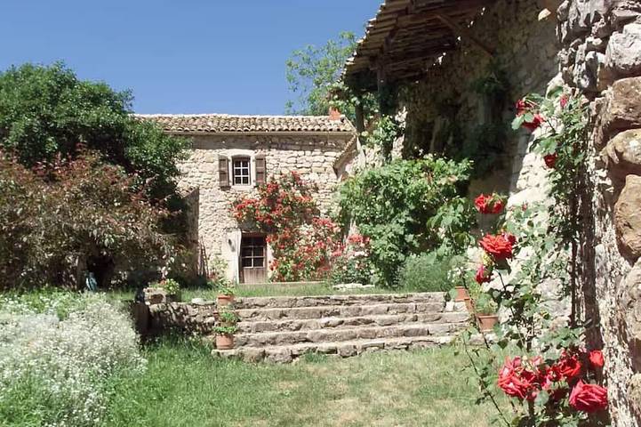Location de vacances pour 4 personnes, avec Jacuzzi à Val-Maravel
