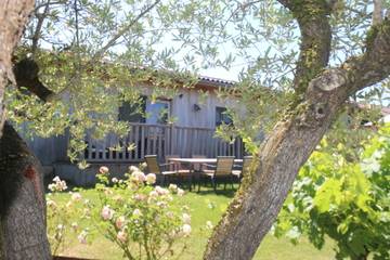 Chambre d’hôte pour 3 personnes, avec jardin et piscine à Sergeac