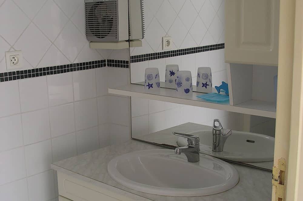 \"Le Patio\" Gites For Two People With Pool in Saint-Martin-de-Crau, Arles region