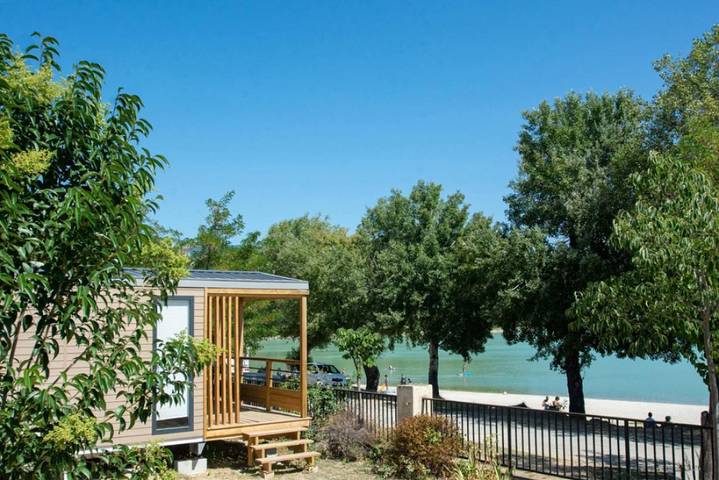 Camping pour 2 personnes, avec terrasse et jacuzzi, animaux acceptés dans le Luberon - 2
