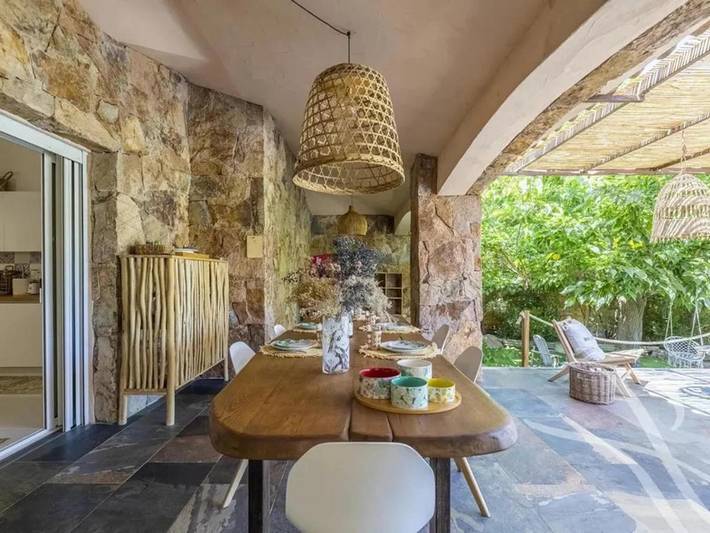 Location de vacances pour 10 personnes, avec vue ainsi que jardin et piscine à San-Martino-di-Lota - 3