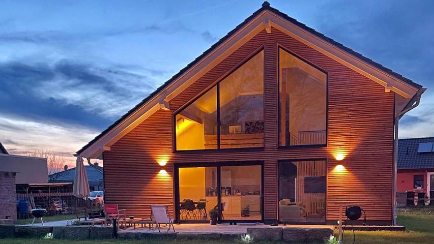 Ferienhaus für 7 Personen, mit Terrasse und Garten sowie Sauna in Jabel