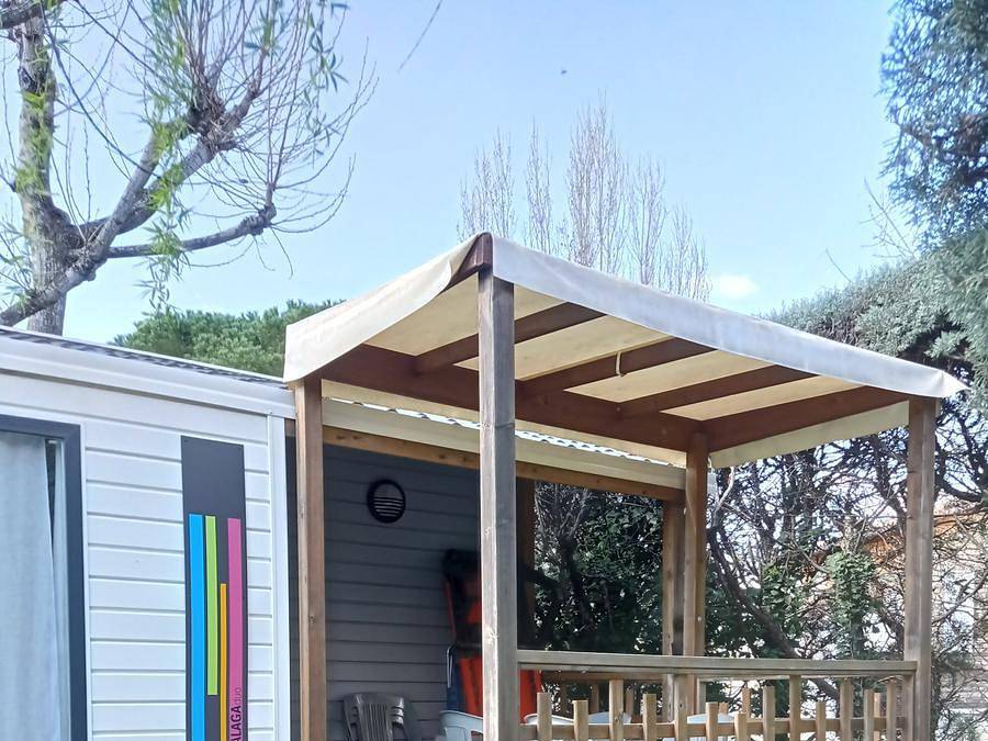 Flower Camping Les Paillotes en Ardeche - Mobilheim 7 personen - 30m² Komfort (2 Schlafz. - 5/7Pers.) + Klimaanlage + Überdachte Terrasse - Sonntag in Ruoms, Ardèche