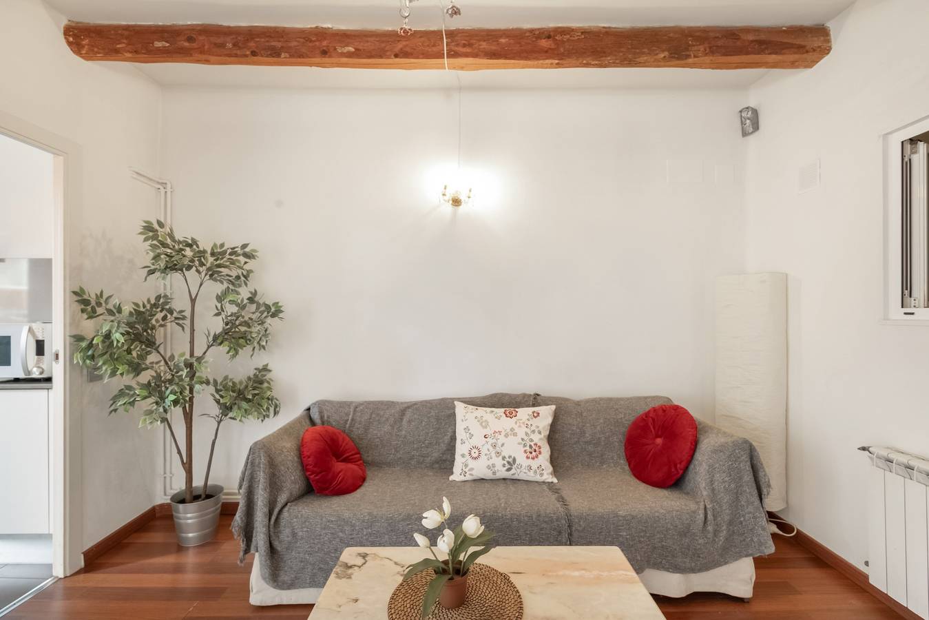 Apartamento entero, Apartamento 'Cozy Centre Manresa' con terraza privada, Wi-Fi y aire acondicionado in Manresa, Pla de Bages DO