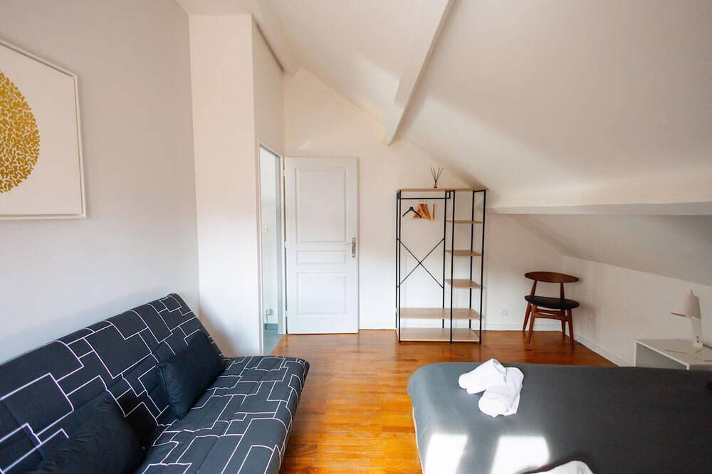 Charming villa with pool and Bbq, 1 min from Bourgoin-jallieu in Domarin, La Tour-du-Pin region