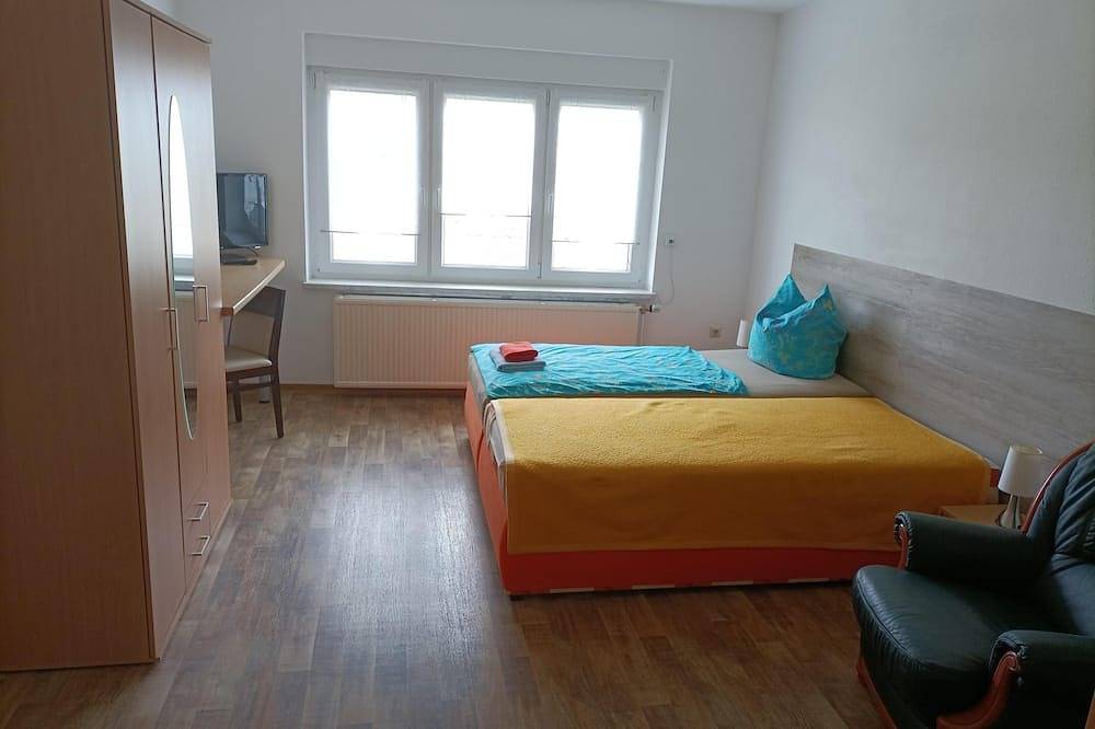 Ganze Wohnung, Ferienwohnung Hildegard modern eingerichtet und nahe Erholungsgebiet Kiebitz See in Falkenberg/Elster, Naturpark niederlausitzer heidelandschaft (Brandenburg)