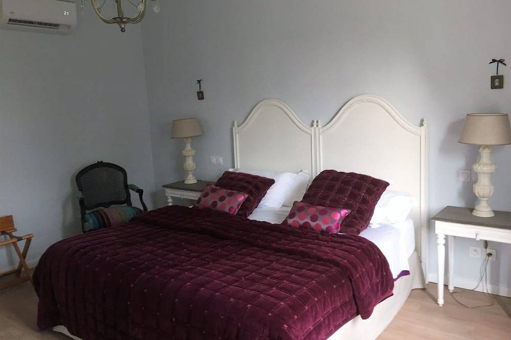 Cottage  la Tour 4 people, park  pool  5 * tourist accommodation Azay le rideau in Azay-le-Rideau, Loire Valley