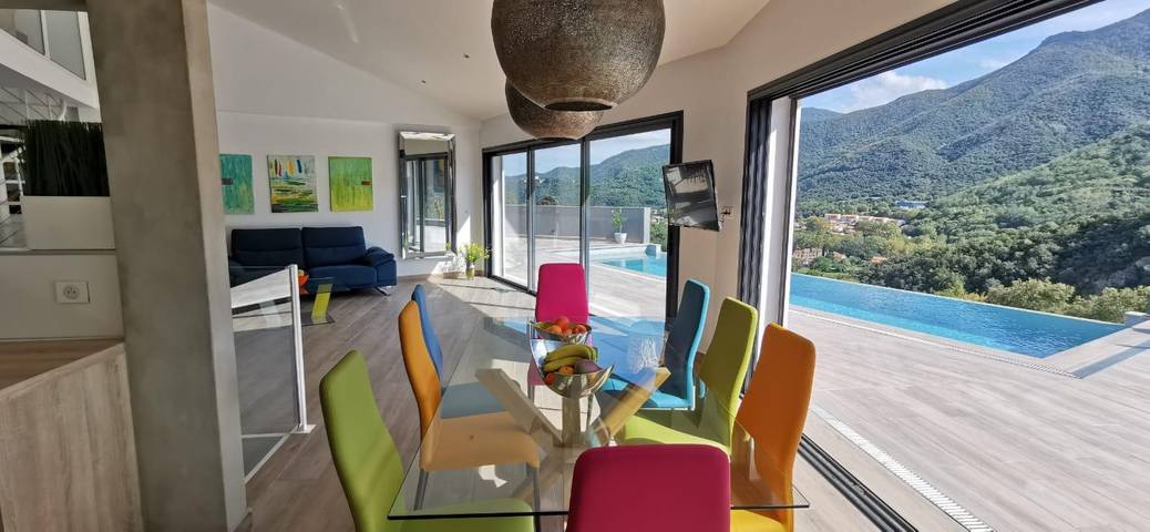 Gîte pour 8 personnes, avec Terrasse ainsi que Jardin et Piscine à Arles-sur-Tech